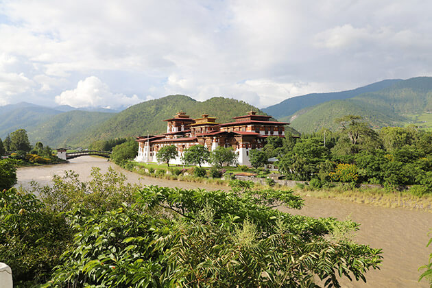 bhutan trekking packages - punakha dzong