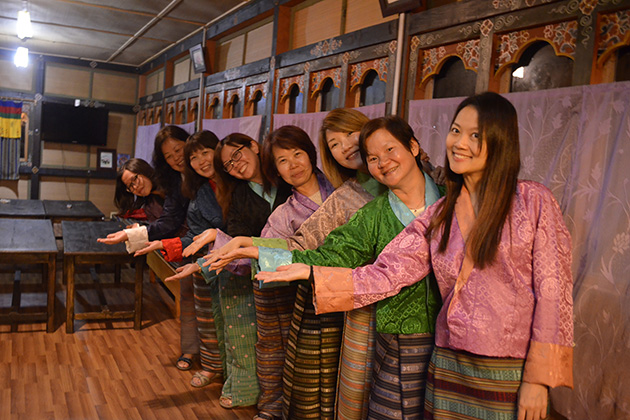 Bhutan greeting etiquette and phrase