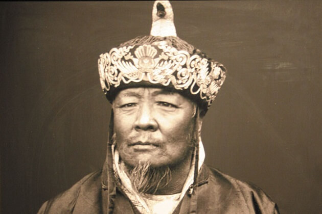 the first king of bhutan