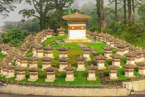 dochula pass chorten