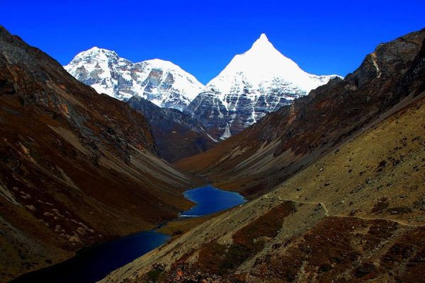 Jomolhari - Bhutan trekking tours