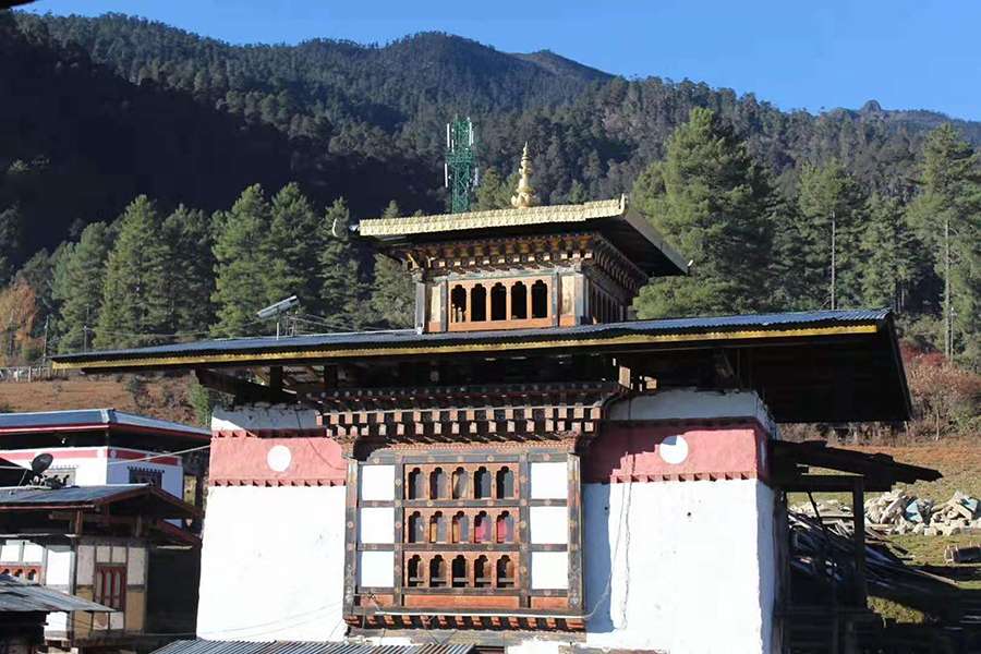 Damchen Lhakhang in Phobjikha Valley - Bhutan tours