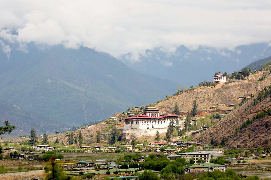 Jakar Dzong in Bumthang - Bhutan tours