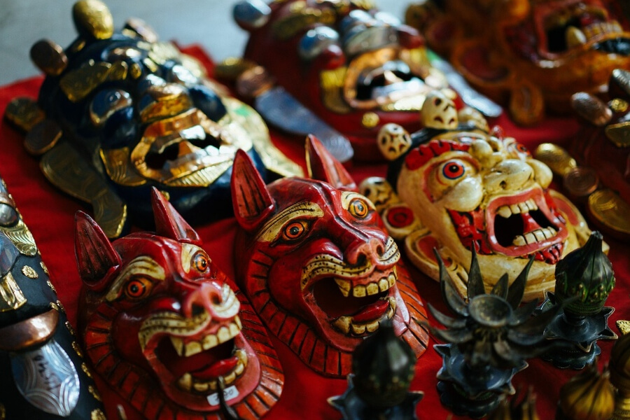 wooden-mask-bhutan-shopping (1)