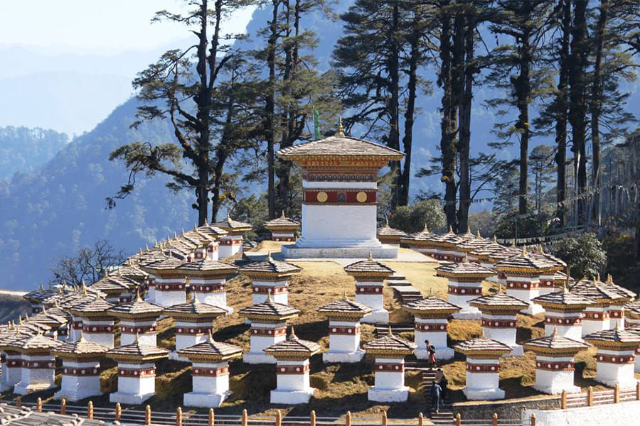 dochula pass - bhutan trekking tour