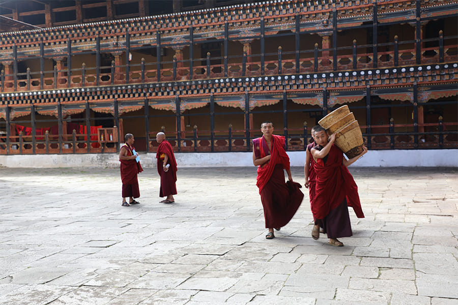 explore thunder dragon land in bhutan holiday packages